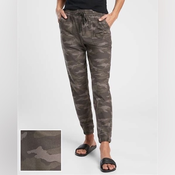 Athleta Pants - Athleta Farallon Jogger Pant Camo Green 6 Petite